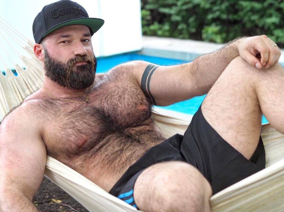 Un grand homme poilu