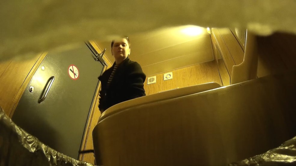 Caméra cachée dans les toilettes pour femmes