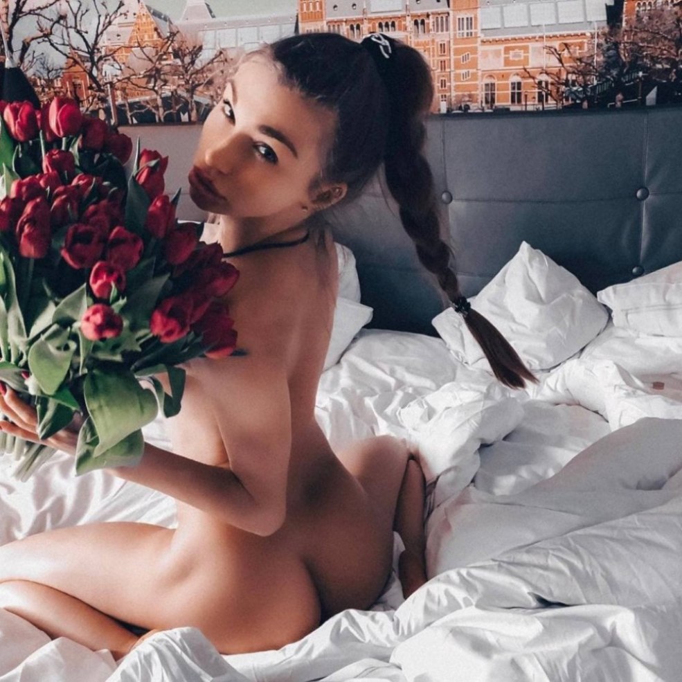 Filles en poses érotiques