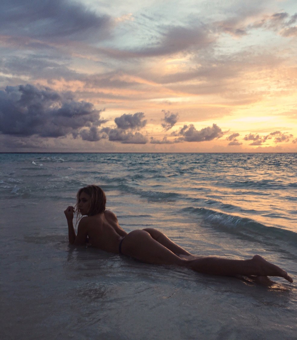 Chat avec un arc-en-ciel