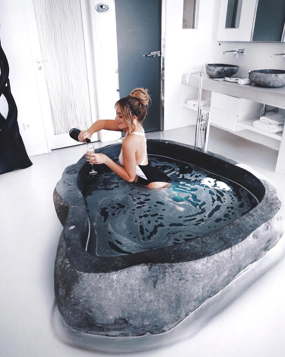 Christina Noir Maxim