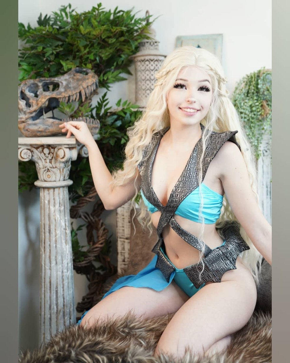 Delphine Belle 18 Cosplayers