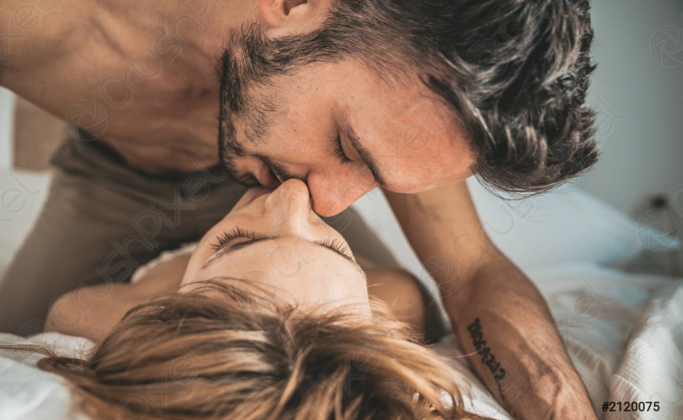 ★ ⌒ ヽ (● ^ 、 ^ ●) Kiss Signification