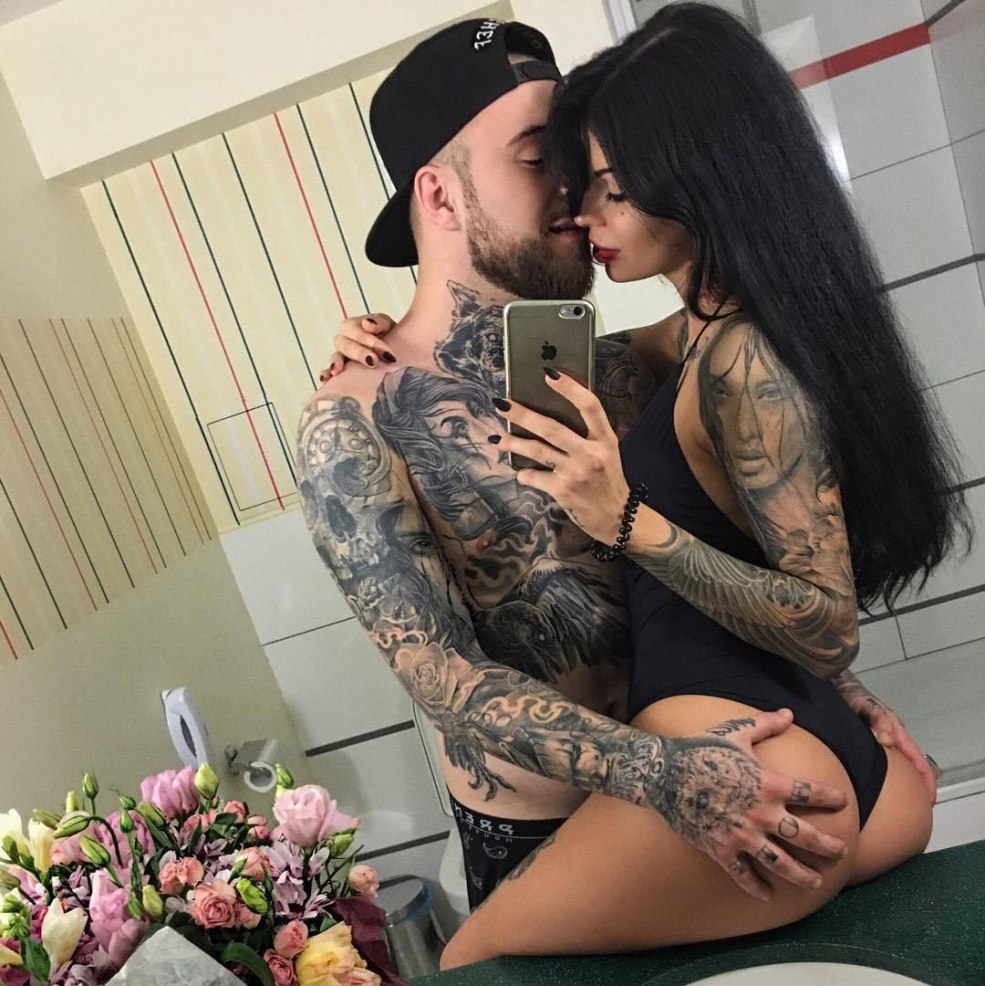 Des câlins passionnés d'amants