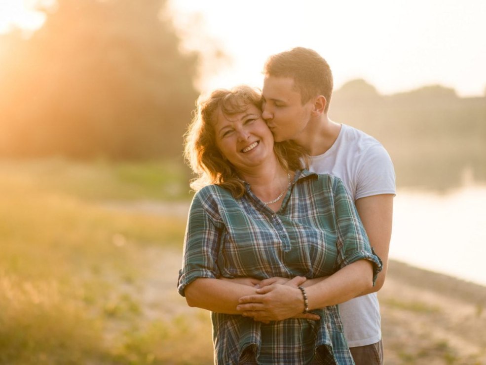 Séance photo mère et fils adulte