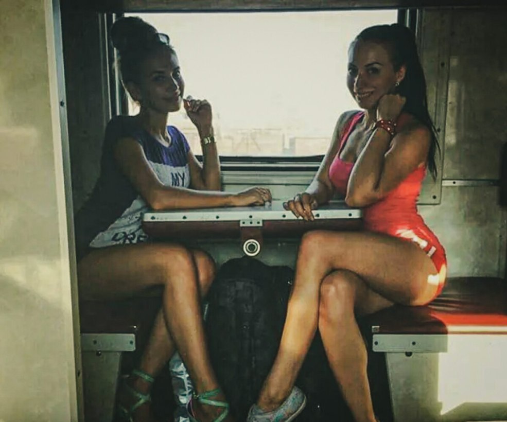 Fille dans le train