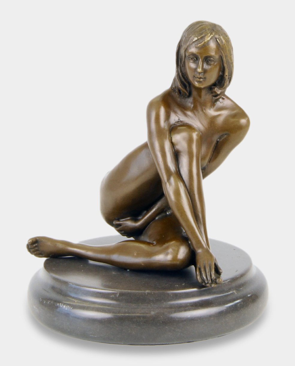 Figurines en bronze des femmes