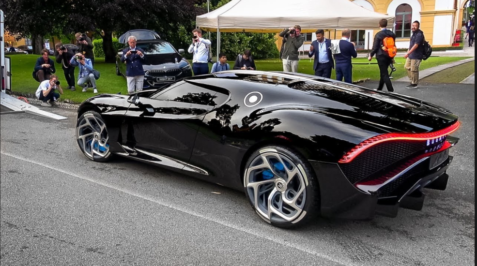 Bugatti la voditur noir