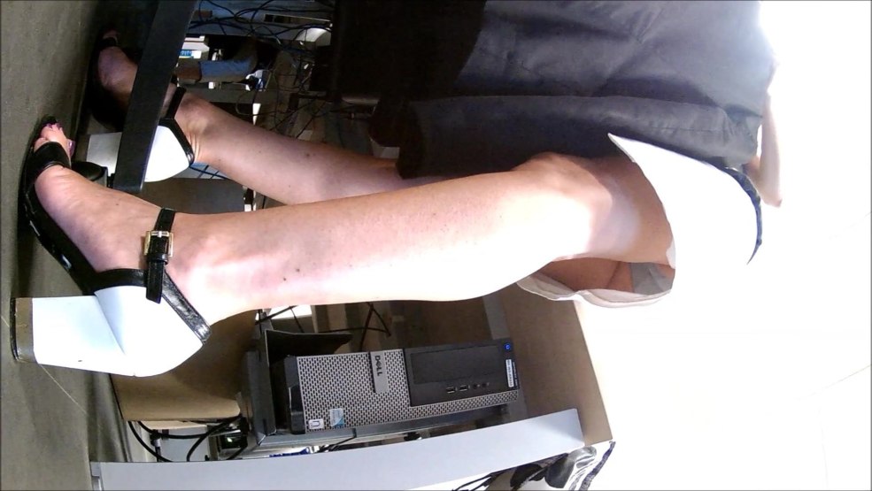 Filles maison sans culotte