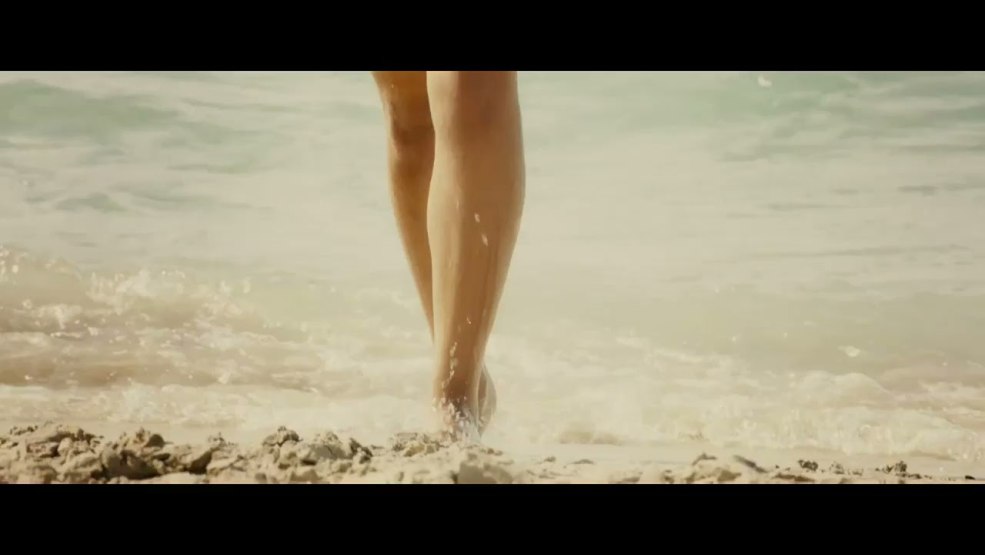 Natalie Emmanuel en bikini