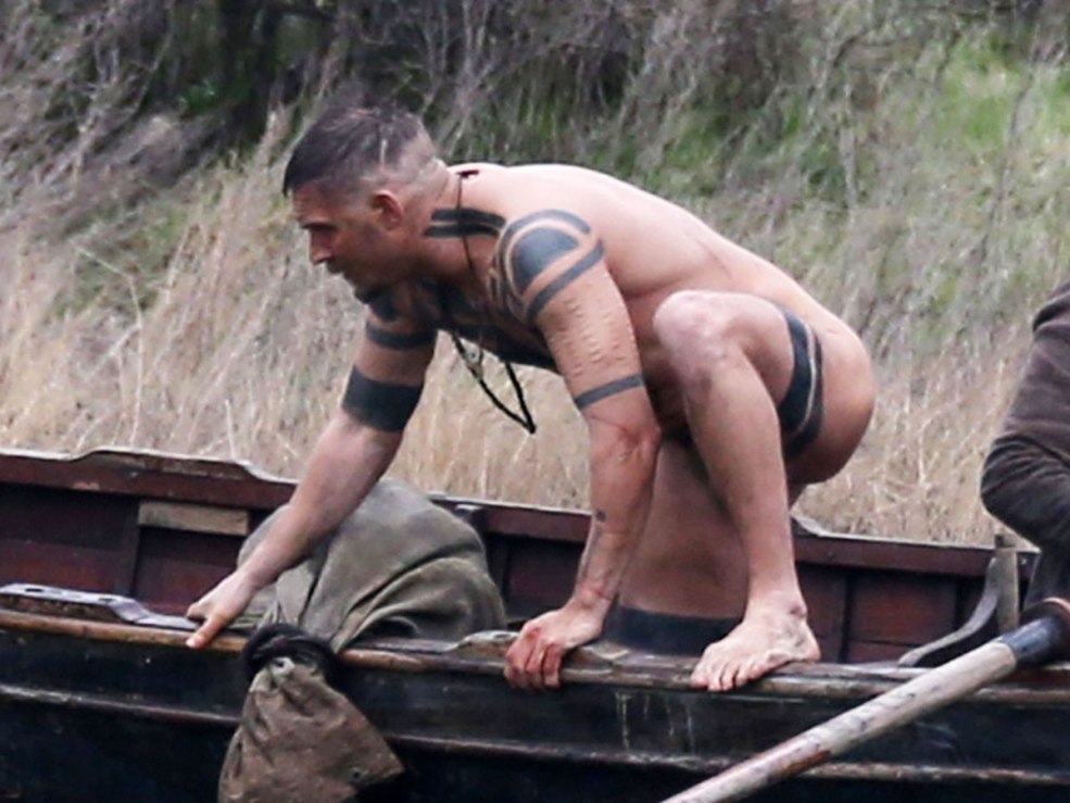 Tom Hardy est nu