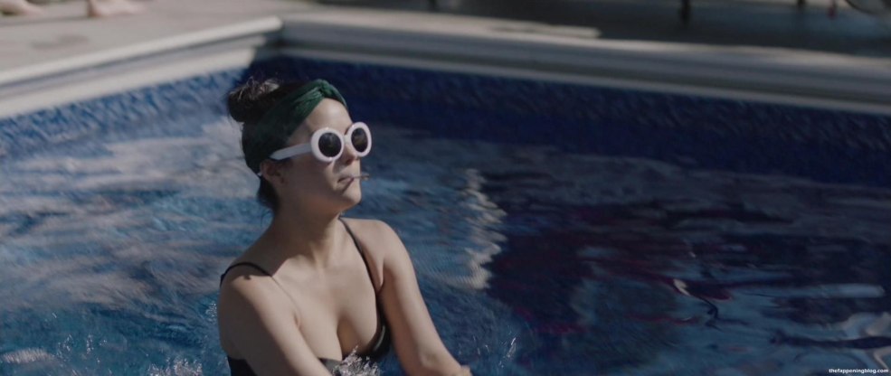 Camila Mendes mamelons