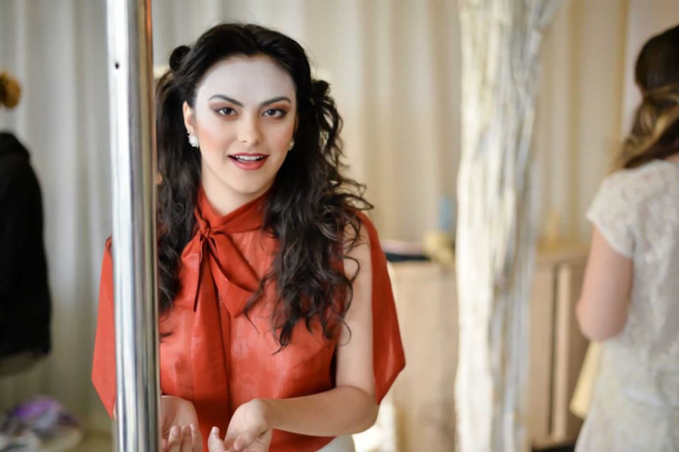 Camilla Mendes en maillot de bain