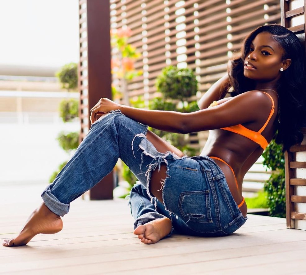 Lula Simmons est noir