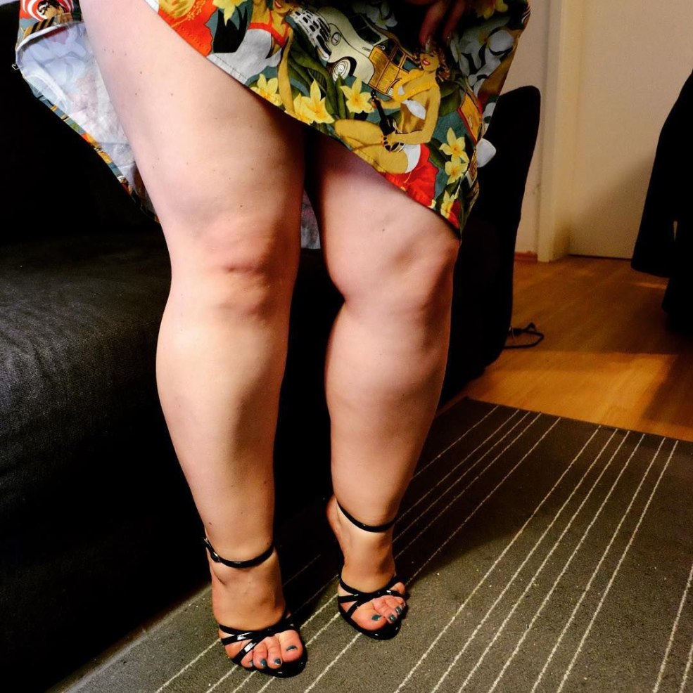 Jambes épaisses dans les chaussures BBW