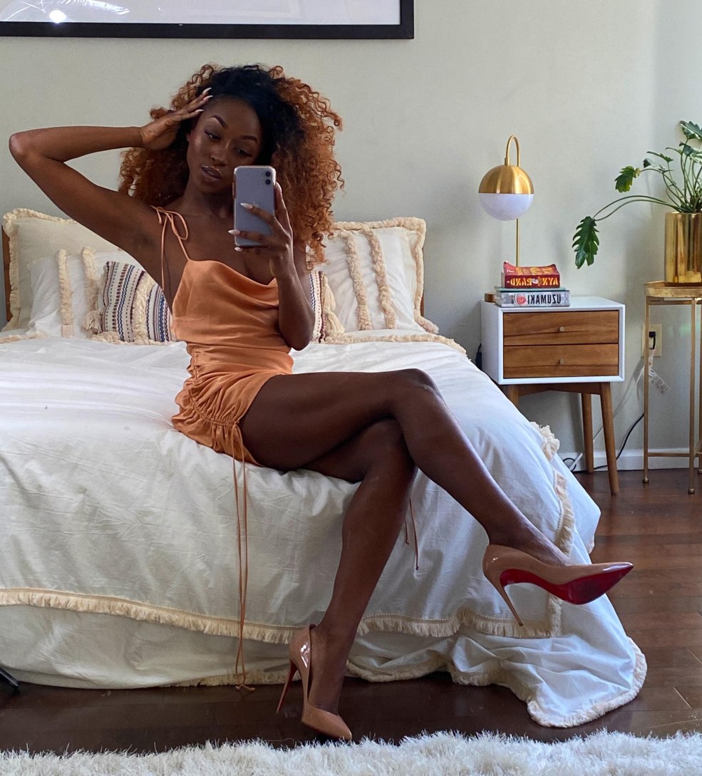 Modèle Nikki Pisarri