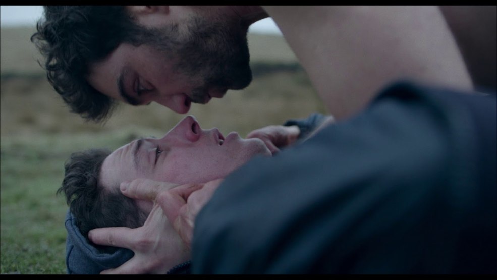 Tom sur le baiser de la ferme