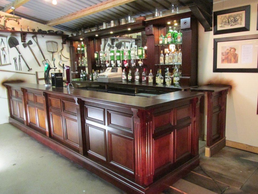 Barre en bois du bar