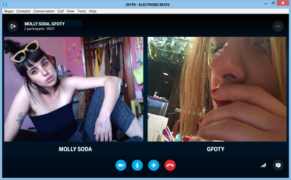 Déshabiller forcé des filles