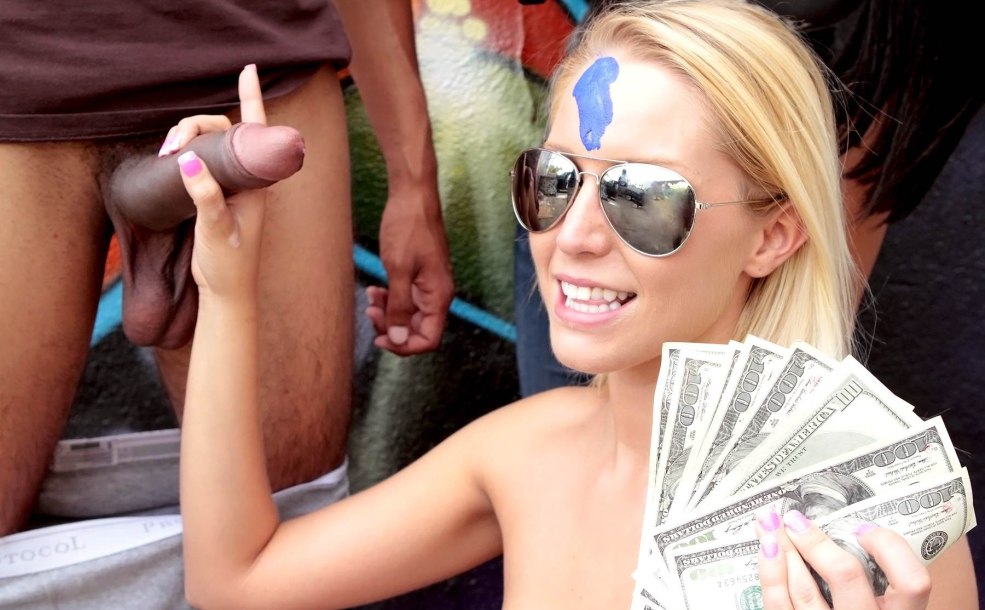 Ramassage de la blonde russe