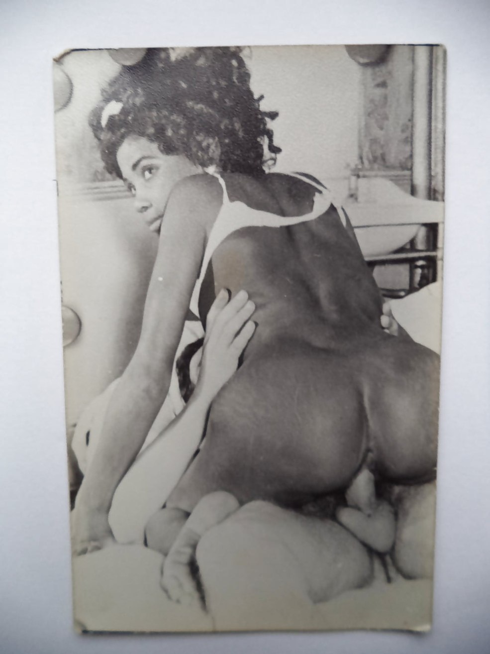 Vintage nu dans la voiture baise avec un adolescent