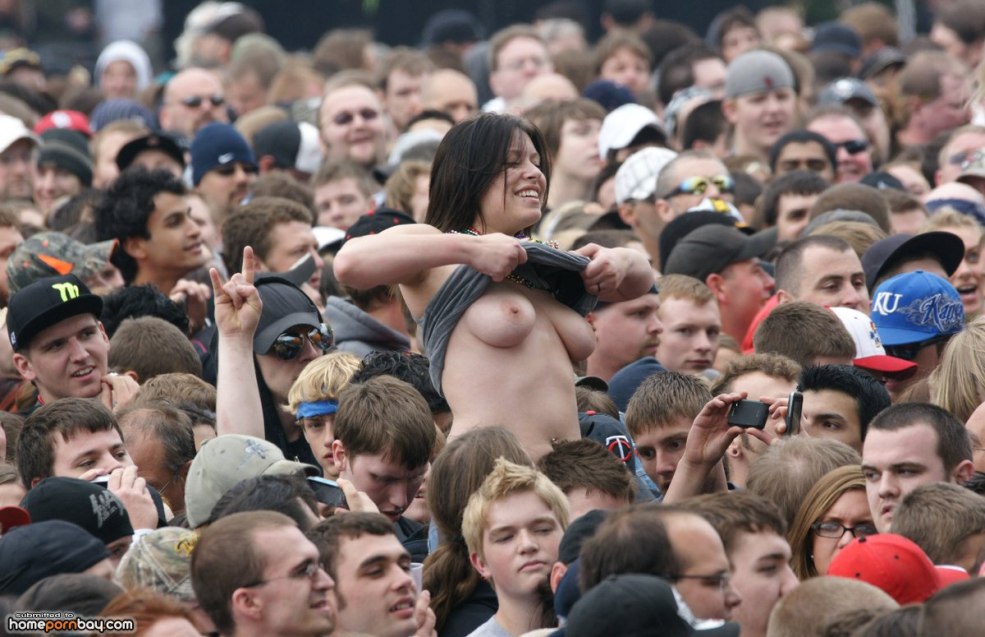 Beaux seins en public