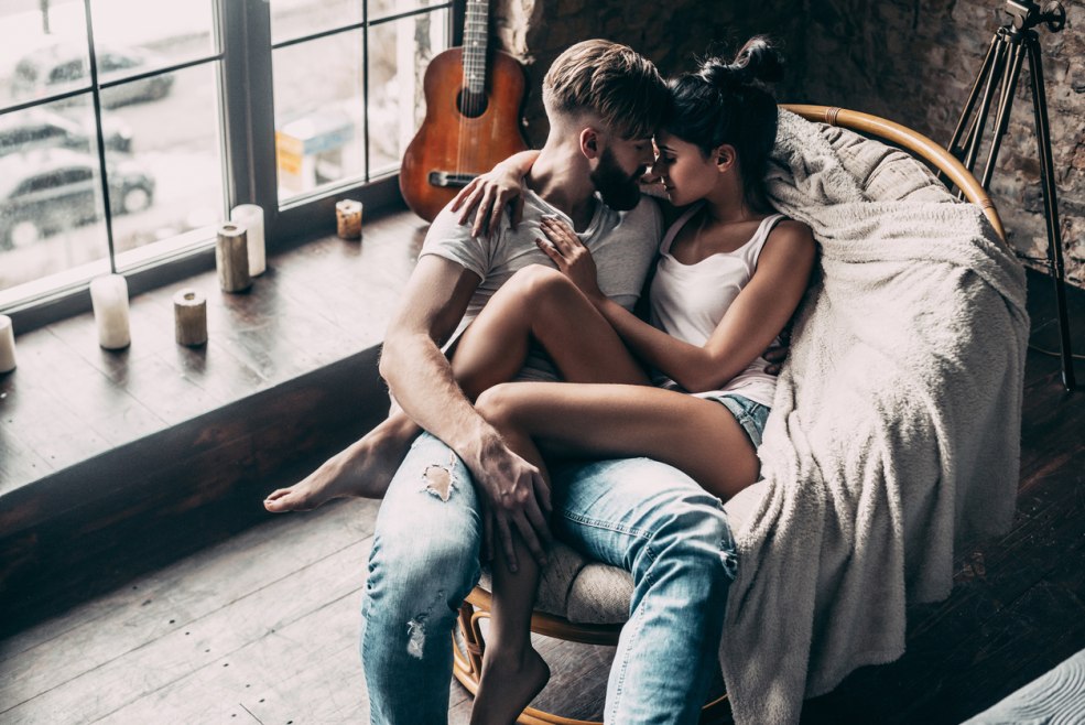 Séance photo au lit pour deux