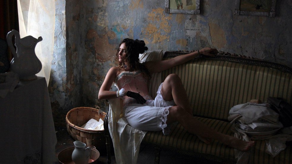 Tatyana Babenkova dans le bain de bain