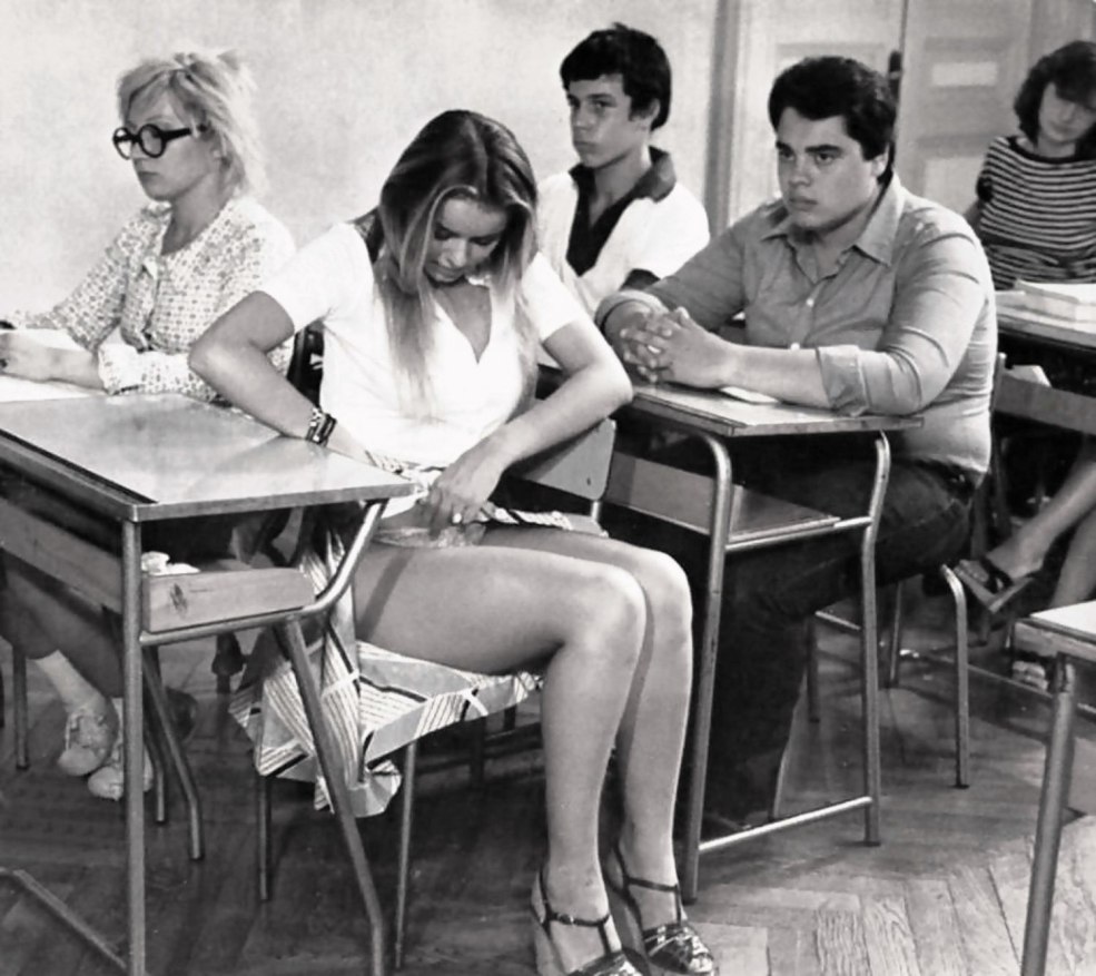 Baisé le professeur en classe