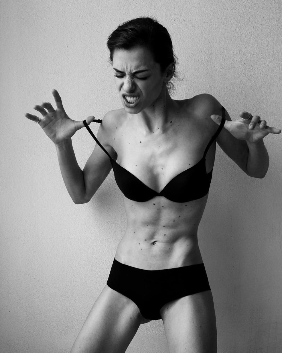 Dual Lipa en maillot de bain