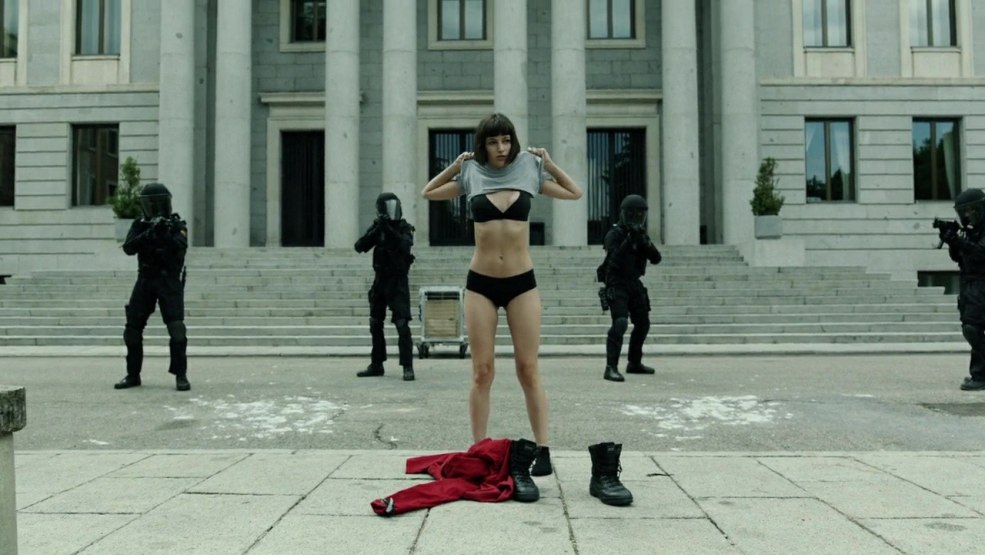 Ursula Korbero dans la série Paper House