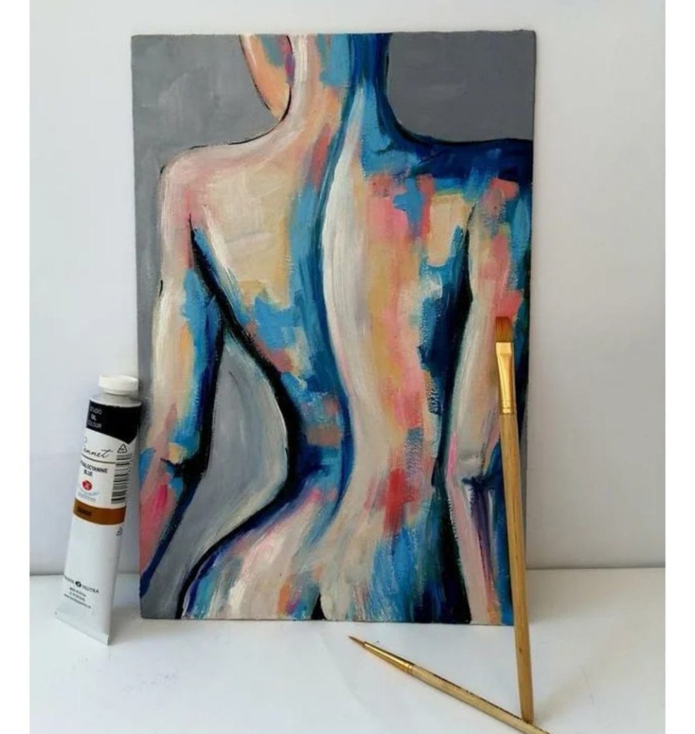 La silhouette d'une femme allongée