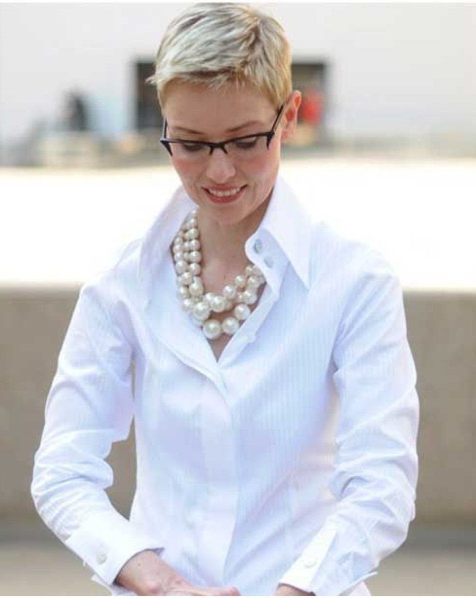 Chemise blanche à coupe courte