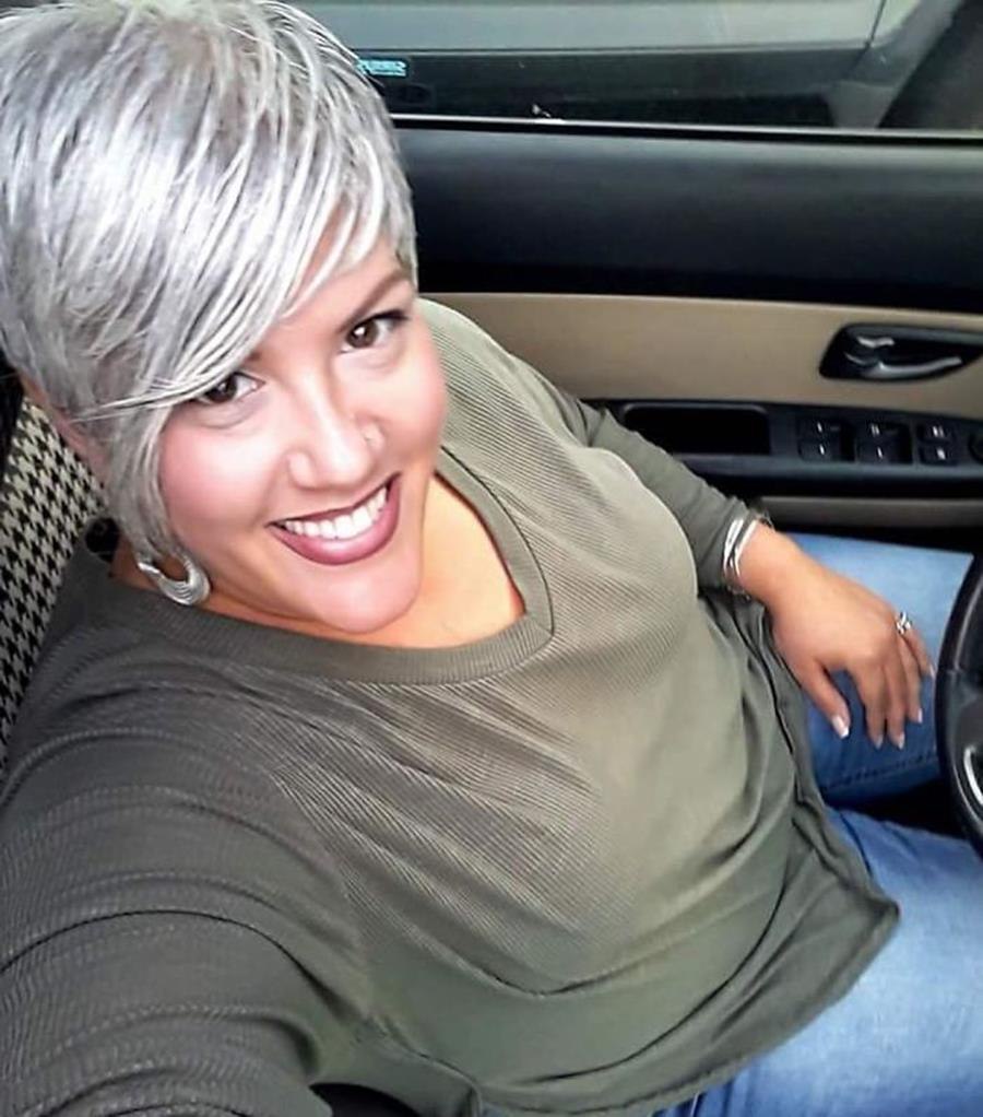 La teinture pour les cheveux gris pour teindre moins souvent