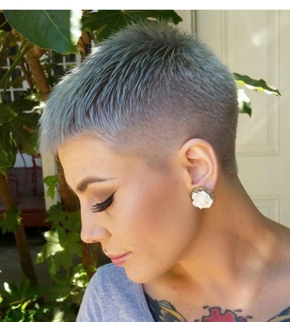 Coupes de cheveux courtes avec une nuque rasée