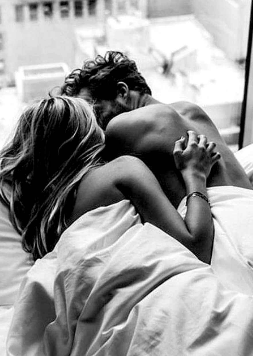 Homme et femme au lit