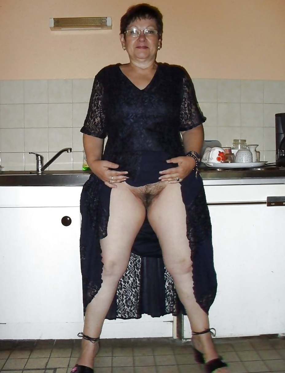 Exhibitionnisme féminin en nylon