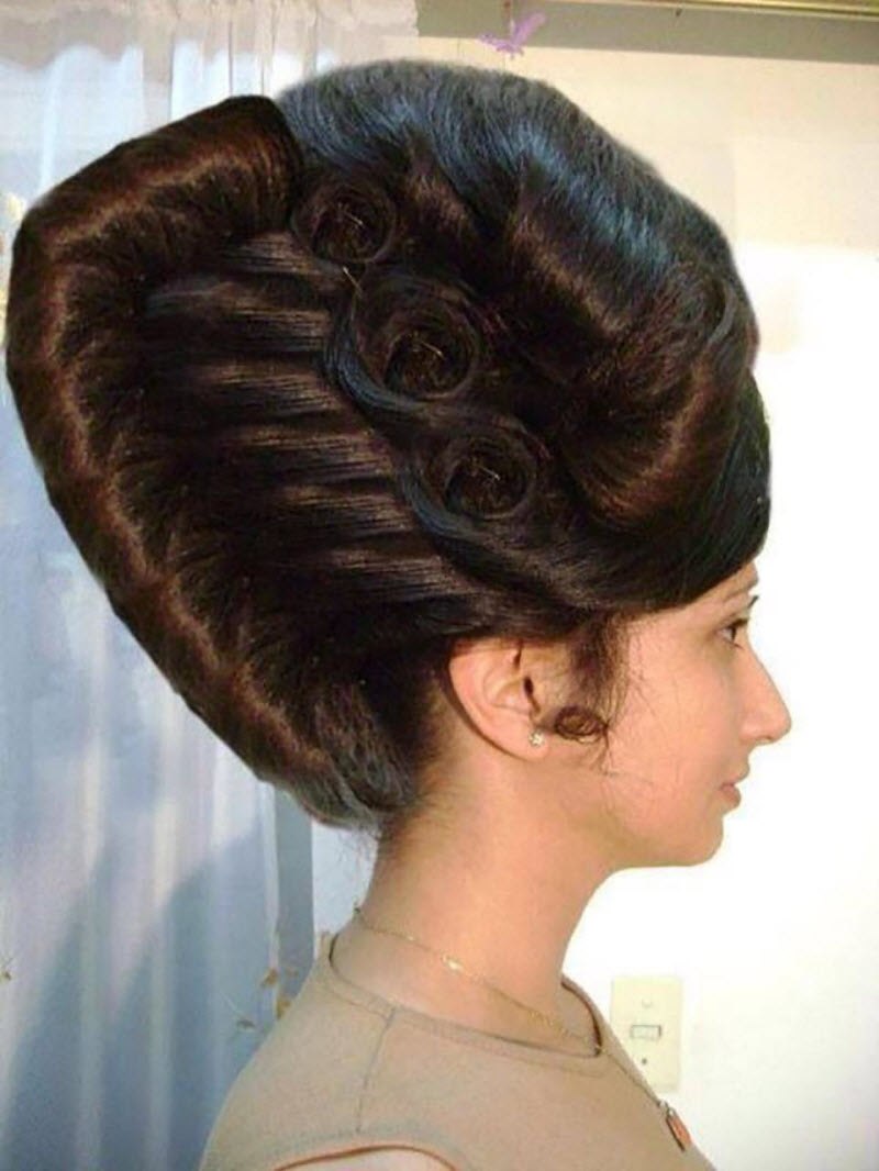 Belles filles aux cheveux volumineux