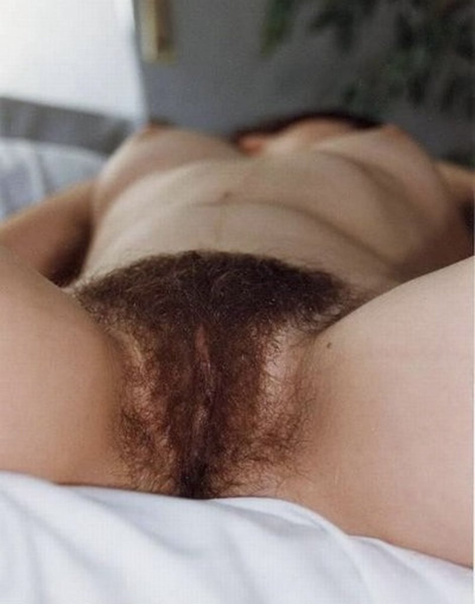 Machine Penelope poilue nue