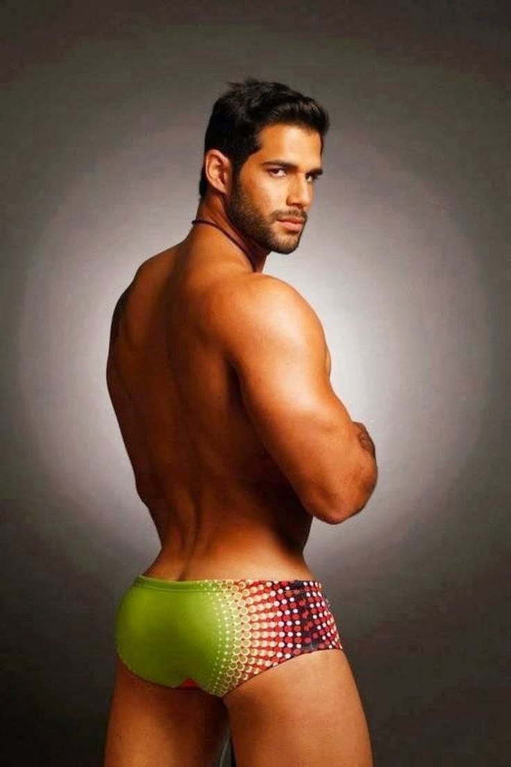 L'homme est seins nus