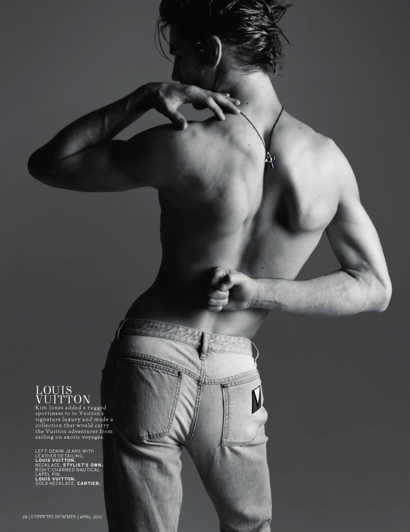 Corps masculin posant