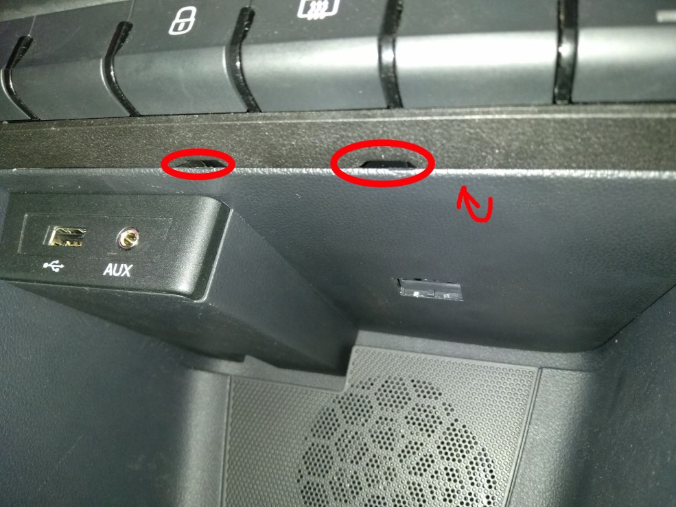 Nicole Aniston dans le gymnase