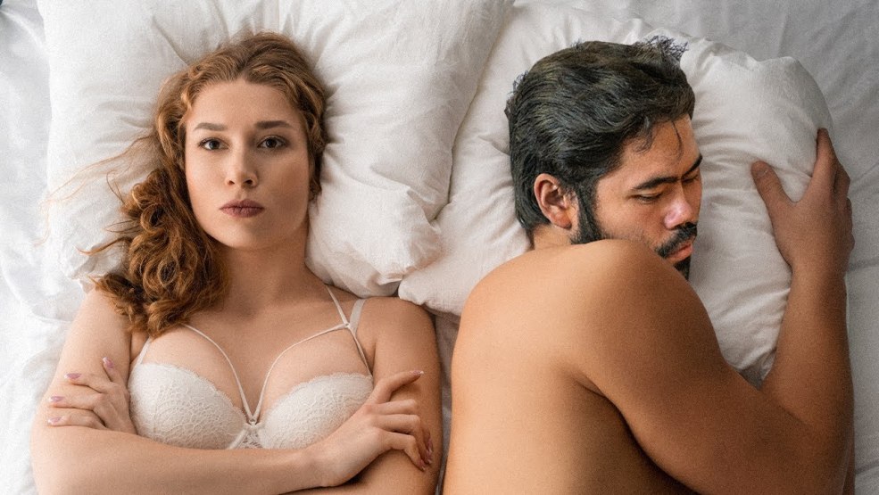 69 Pose une photo des hommes et des femmes