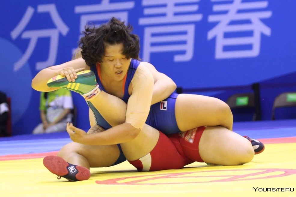 Maman en pantalon serré