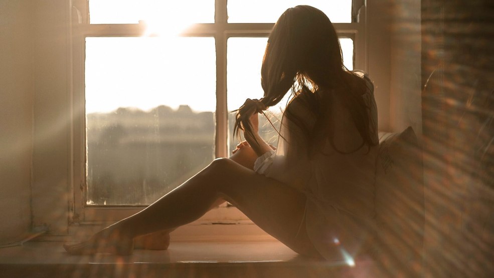 Collez sur la silhouette murale d'une femme