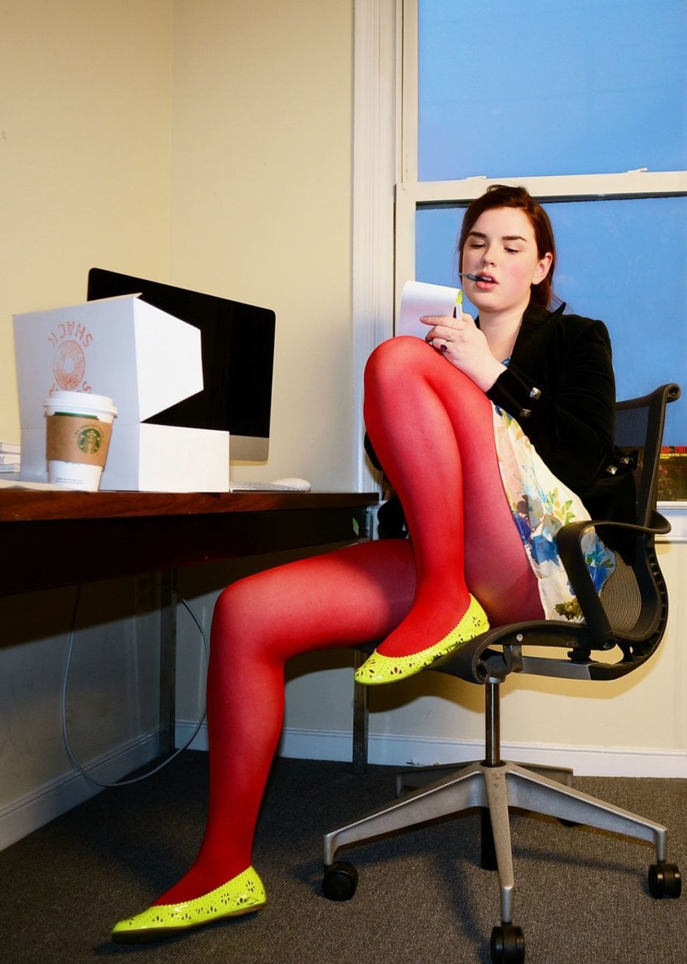 Bas sous la jupe amateur