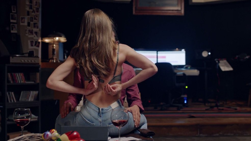 Serenay Sarikaya Kiss