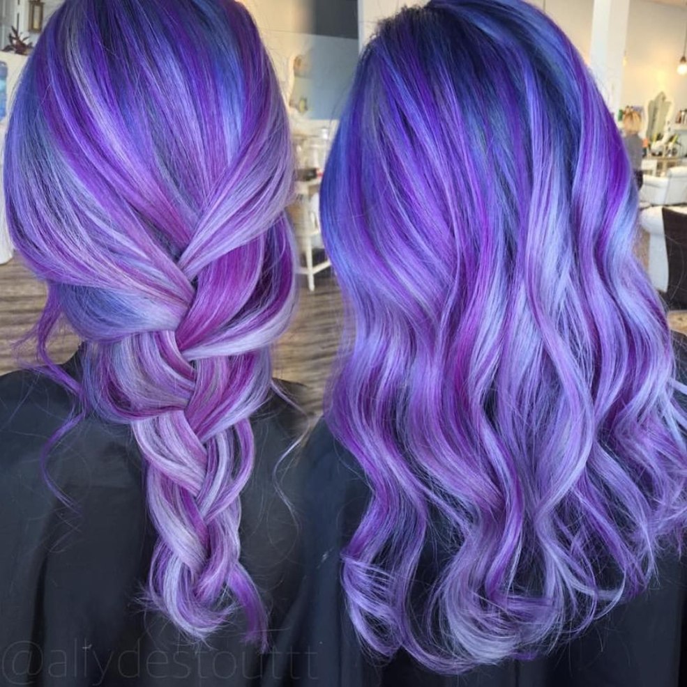 Olivia draivin aux cheveux violets