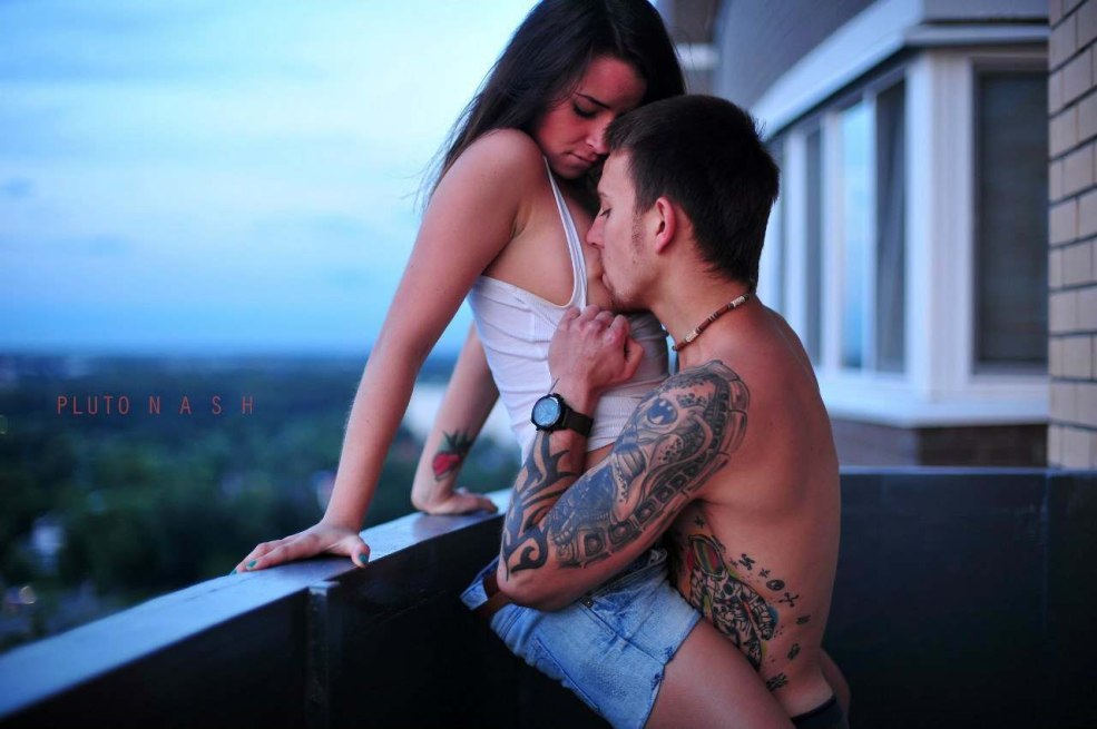 Gars tatoué avec une fille