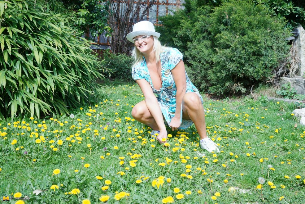 BBW âgé dans les bas